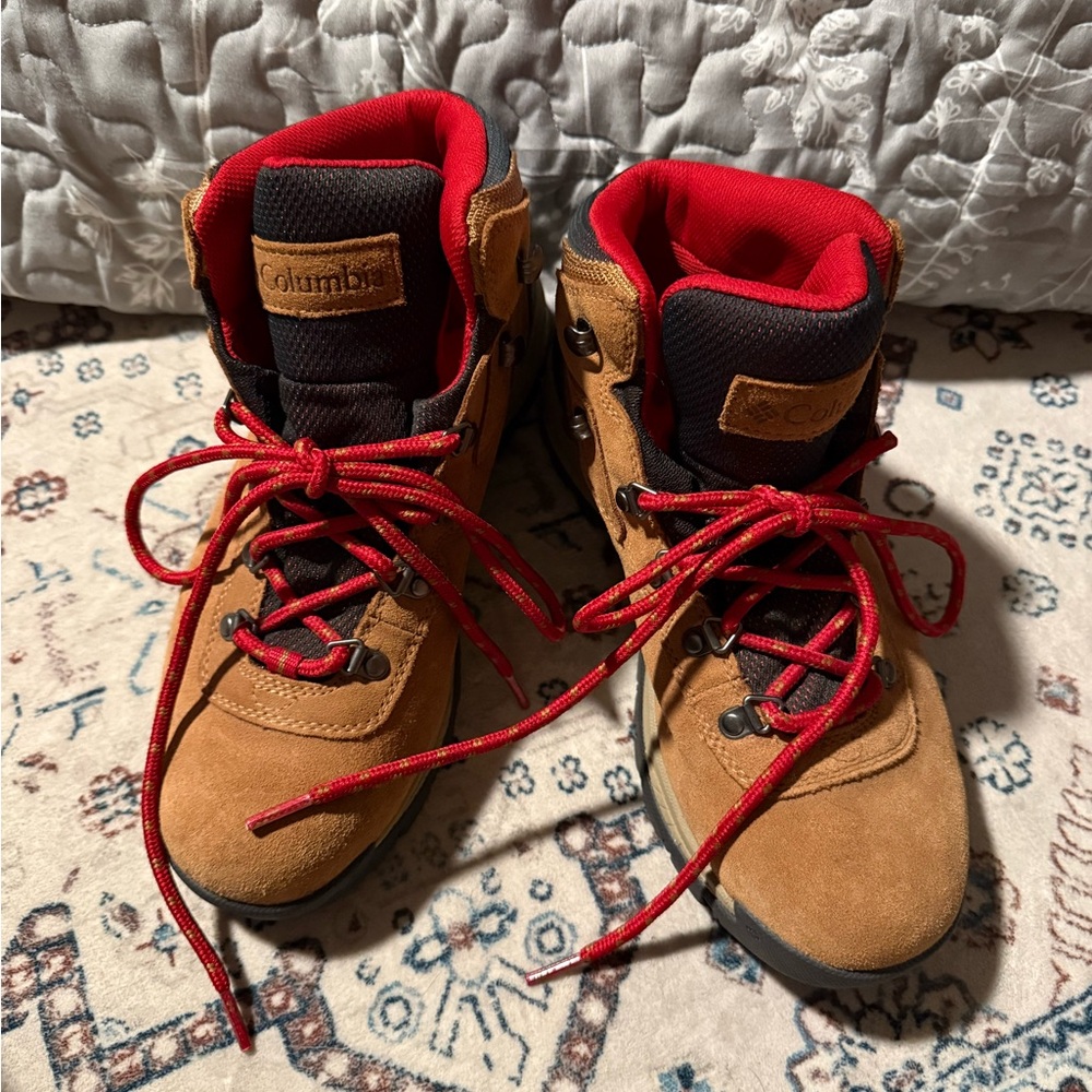 Columbia Women Tan and Red Hiking Boots